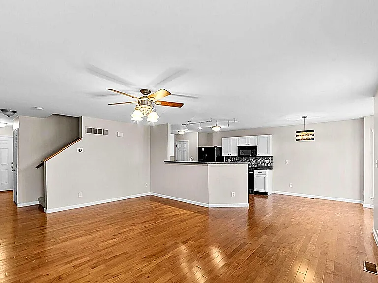 301 Northshore Ct — Photo 13