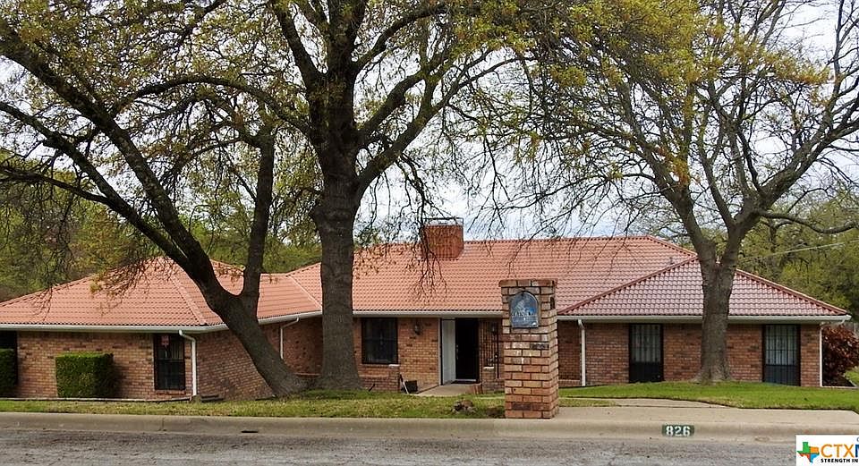 1st image of 826 Cliffside Dr