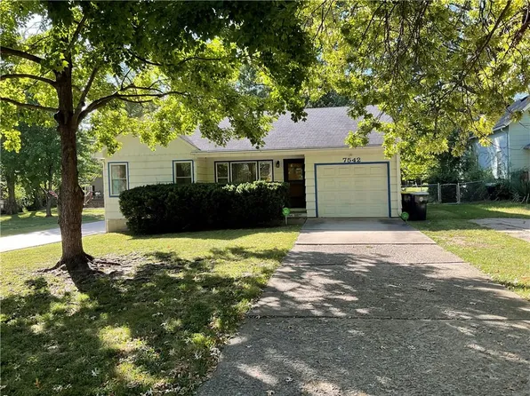 7542 Locust St, Kansas City, MO 64131