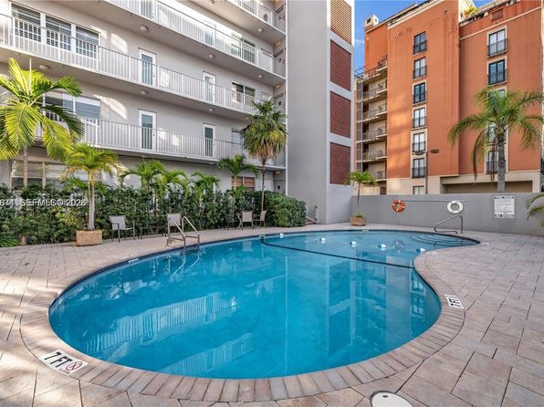 650 Coral Way APT 206