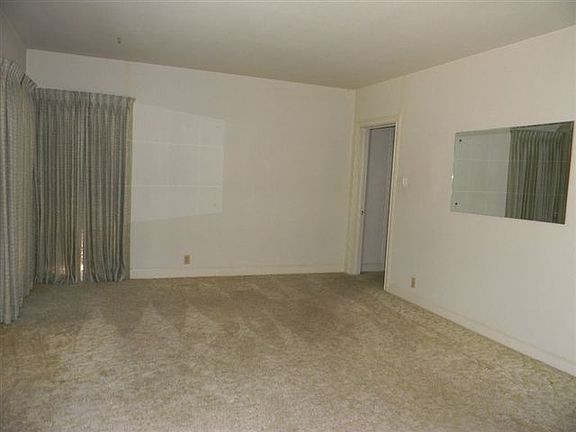 3rd image of 3125 Grand Ave