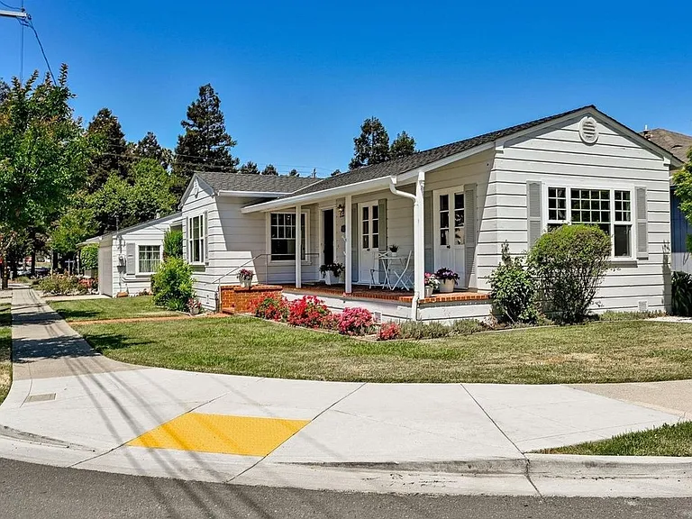 535 Bertola St — Photo 1