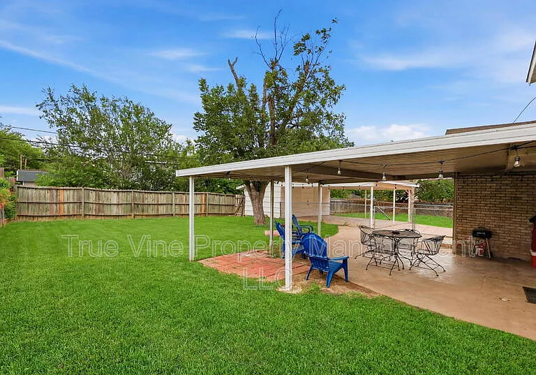 2423 W Gramercy Pl — Photo 37