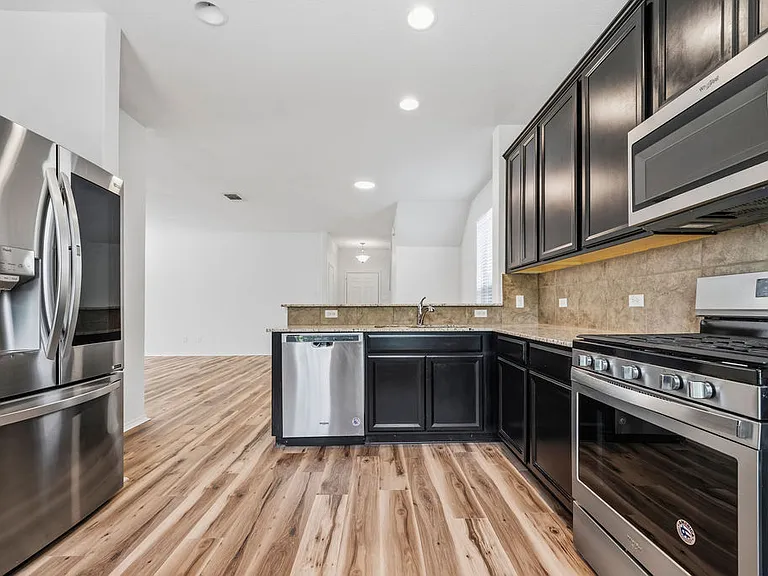 333 La Dera Dr — Photo 3