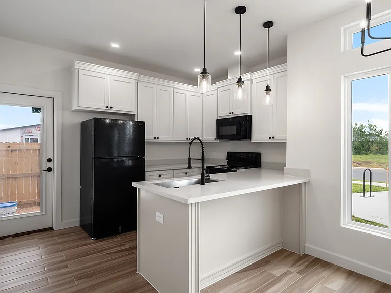 3601 Hidalgo Cir #B — Photo 16