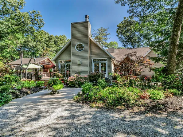 9941 Nipigon St, Lambton Shores, ON N0M 2L0