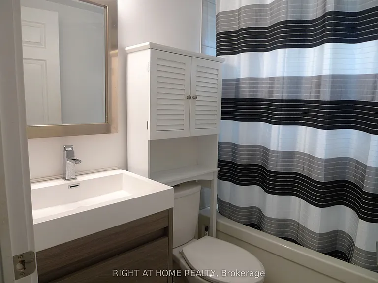 2373 King St E #26 — Photo 25
