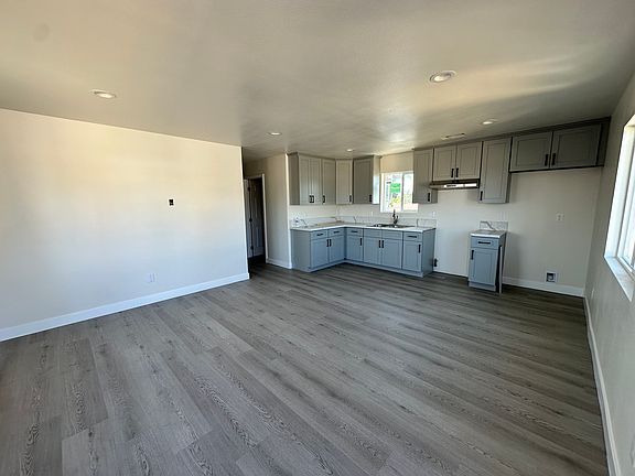 3rd image of 7110 Granger Ave #B