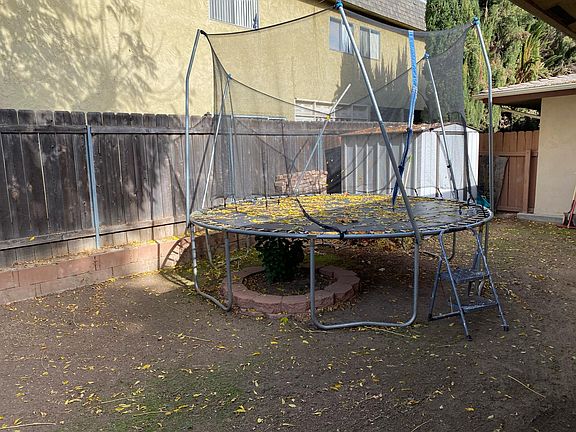 Spacious side yard