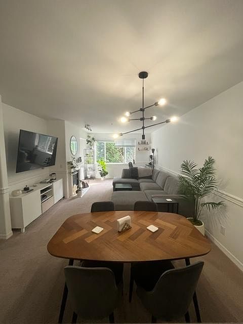 Living room/dining area