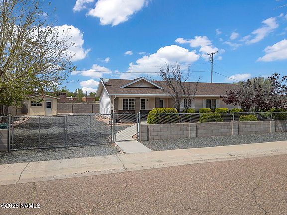3rd image of 110 Court Ln