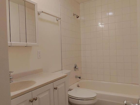 5th image of 1519 Ashberry Ct APT 10