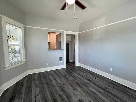 5th image of 2129 B St APT 1