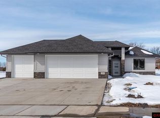 204 Dancing Waters Cir, Mankato, MN 56001
