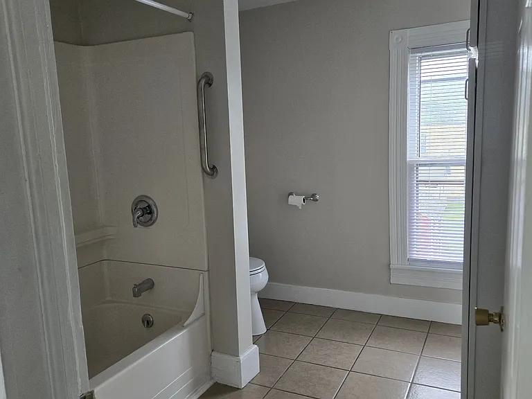 213 Glaser St — Photo 16