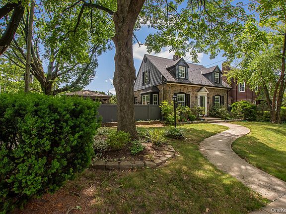 5th image of 4 Knox Pl.