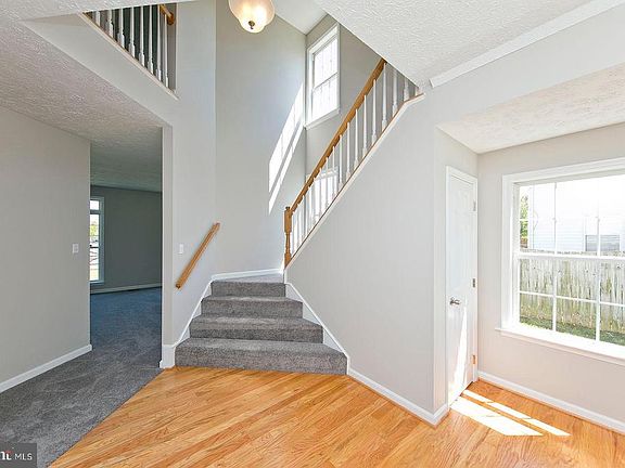 3rd image of 102 Coopworth Ct