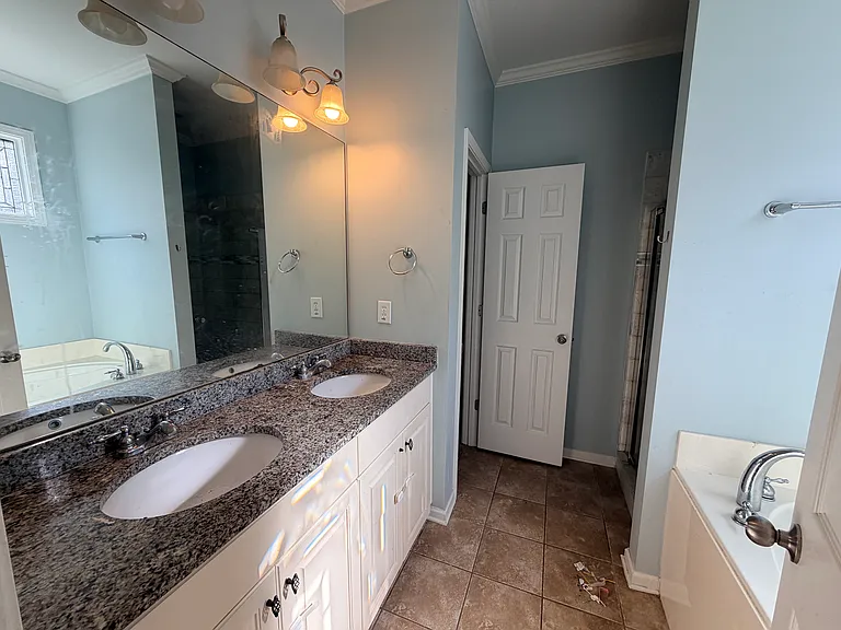 2938 Summit Dr — Photo 17