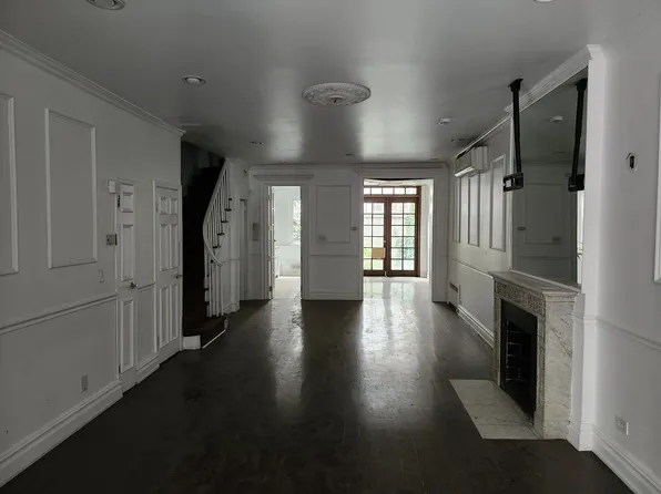 231 East 62nd Street image 2 of 25