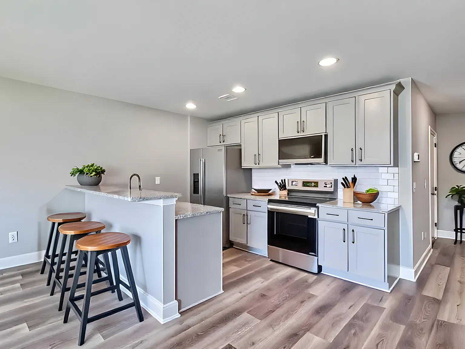 3 bed, 2.5 bath, 1335 sqft, $2,050 — Photo 3