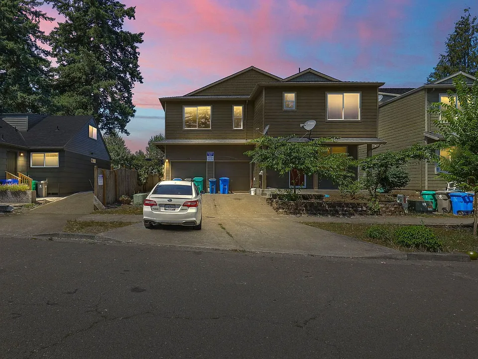3745-3749 SE 127th Pl