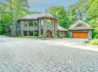 1555 Creek St, Rochester, NY 14625