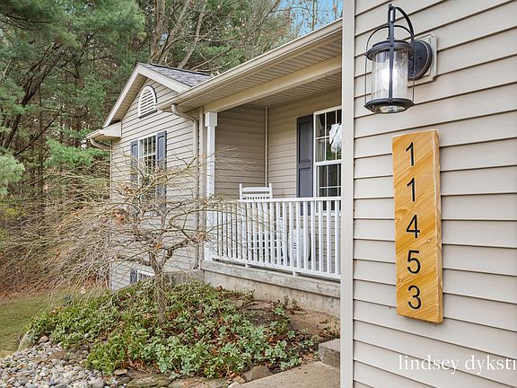 5th image of 11453 Holmden Ct NE