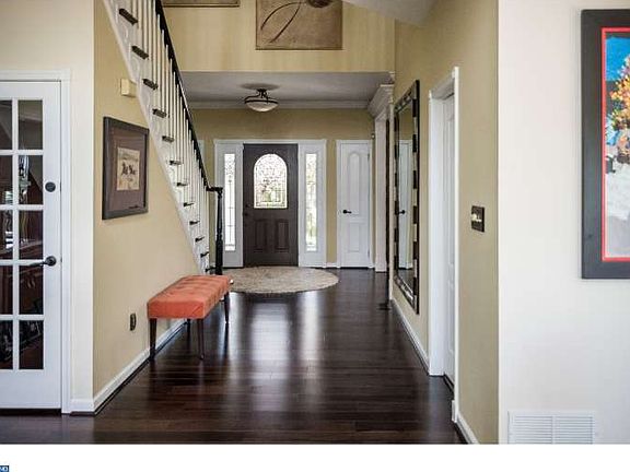 2nd image of 203 Cascades Ct