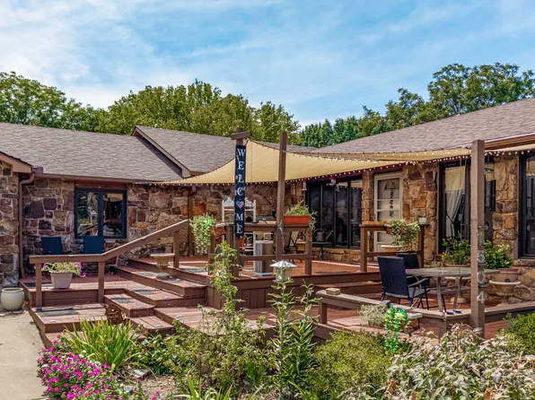 1504 Carey Dr, Grove, OK 74344