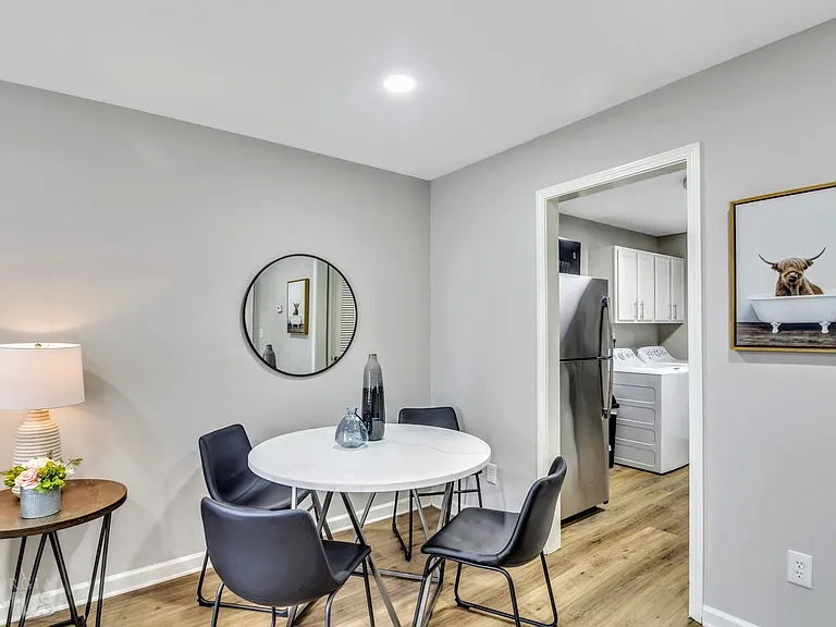 1734 Spring Rd — Photo 3