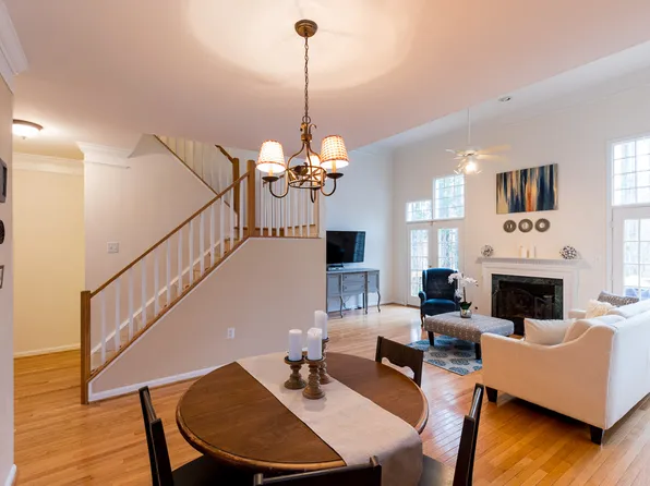 1255 Weatherstone Ct, Reston, VA 20194