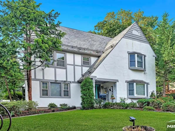 4 S Brookwood Dr, Montclair, NJ 07042