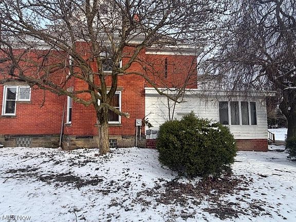 4th image of 152 E Main St