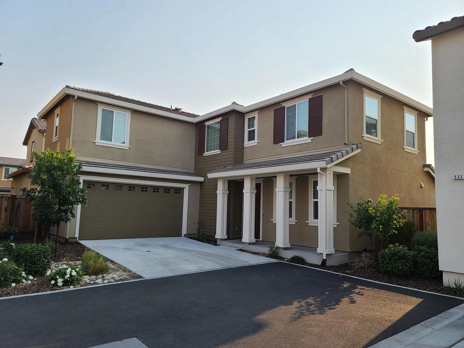 4 bed, 2111 sqft, $4,300 — Photo 2
