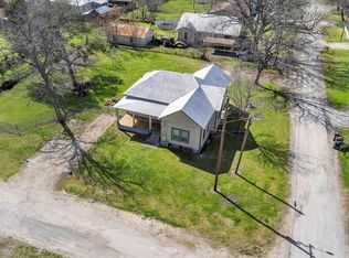 301 N Cunningham St, Marion, TX 78124
