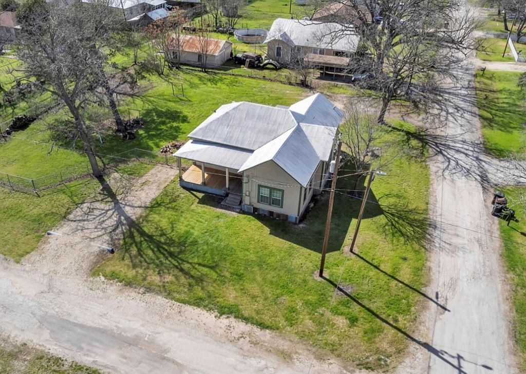 301 N Cunningham St - Property Image