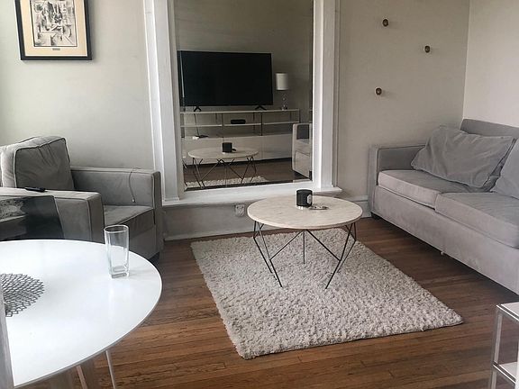 3rd image of 2537 N Sheffield Ave #207