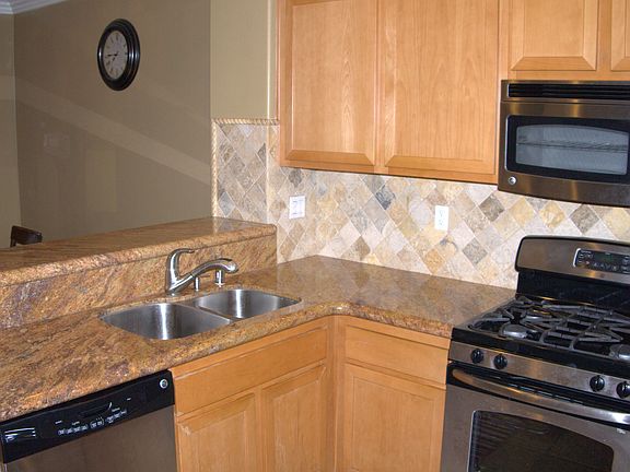 4th image of 4300 Newton Ave Unit 37