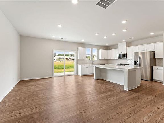 3rd image of 1303 Farmers Loop #R