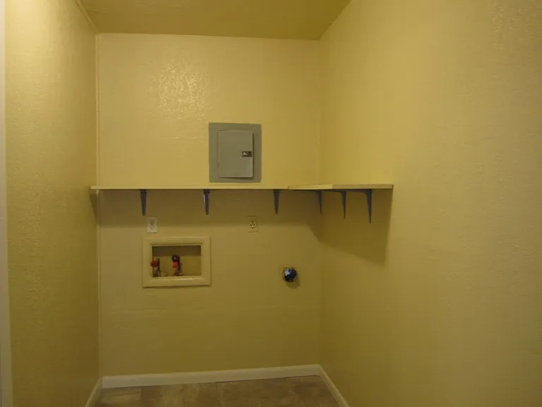 1530 Melrose Dr — Photo 20