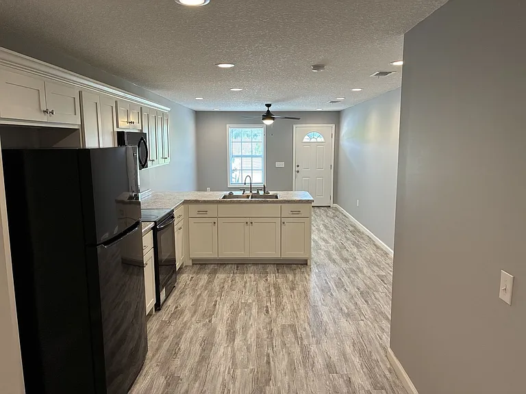 145 Pineview Rd — Photo 3