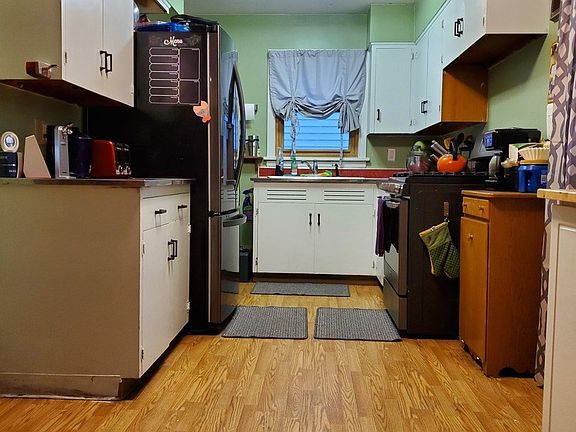 4th image of 1323 W Washington St