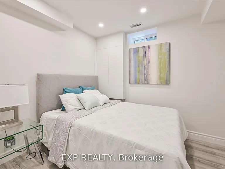 922 Logan Ave #B — Photo 4