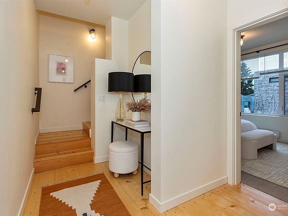 5th image of 522 Madrona Way NE #1A