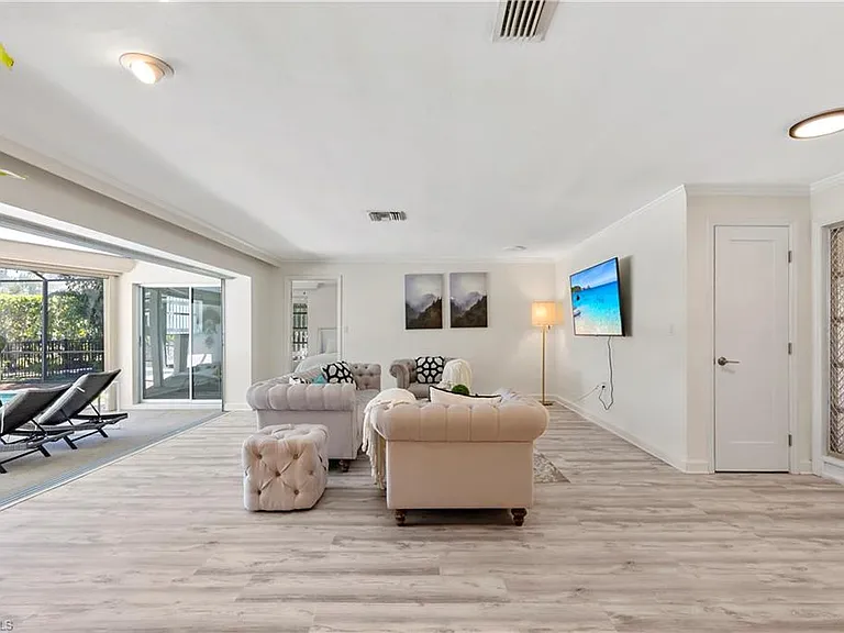 2125 Marina Dr — Photo 6