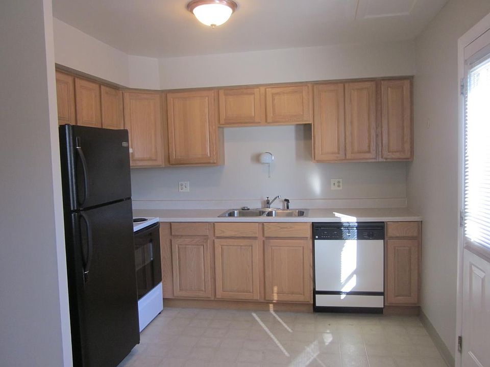 2nd image of 4637 Hilton Ave APT A