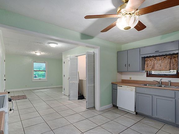 3rd image of 2116 N Campbell Avenue