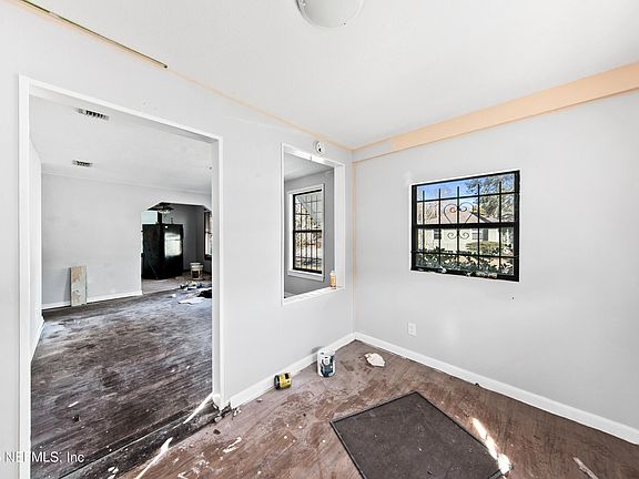 4th image of 3430 GLADYS Street