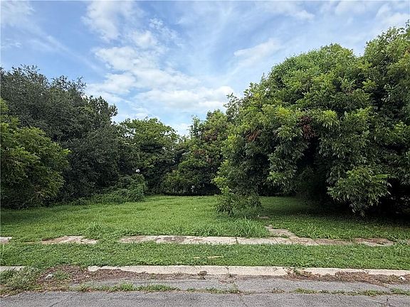 4th image of 4927 Pecan St