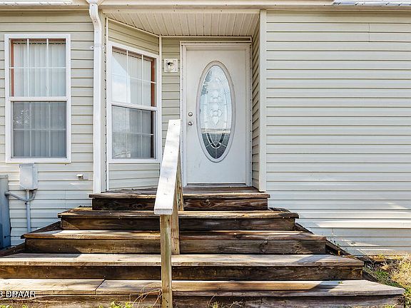 2nd image of 5644 Wood St